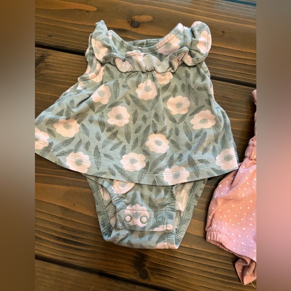 Newborn girl outfit lot - Picture 3 of 3